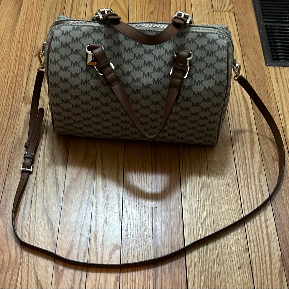 New Michael Kors Grayson Duffel-Style Satchel - Picture 2 of 9